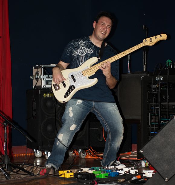 Kevin at the Guitar Merchant 2012