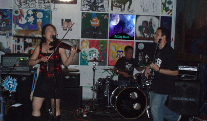 Falling Moon at Fern's 2009